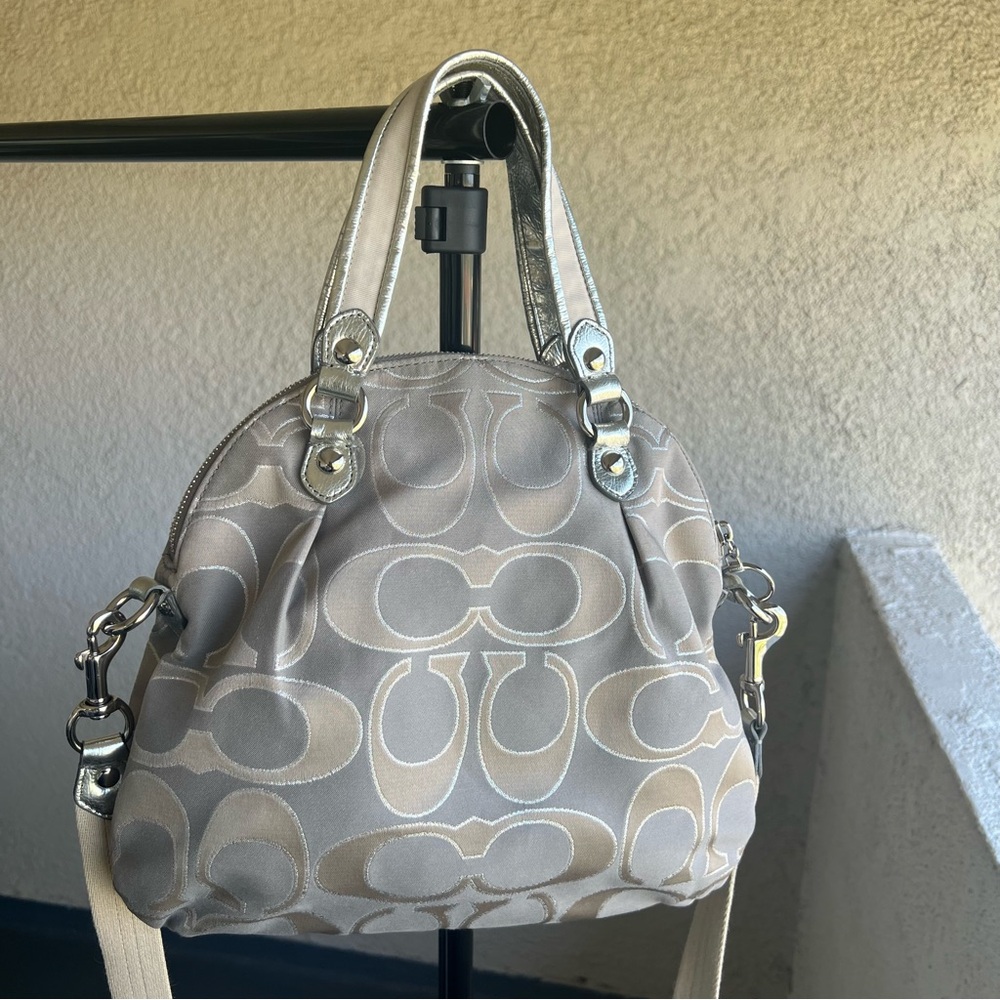 Coach Poppy Tan and Cream Signature Bag with Crossbody - Picture 6 of 8